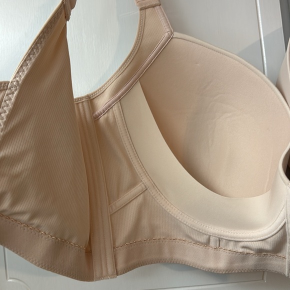 NWOT EXTRA WIDE BAND BRA. Size 44DDD. CREAM. NO underwire. EXCELLENT CONDITION. - Picture 7 of 10